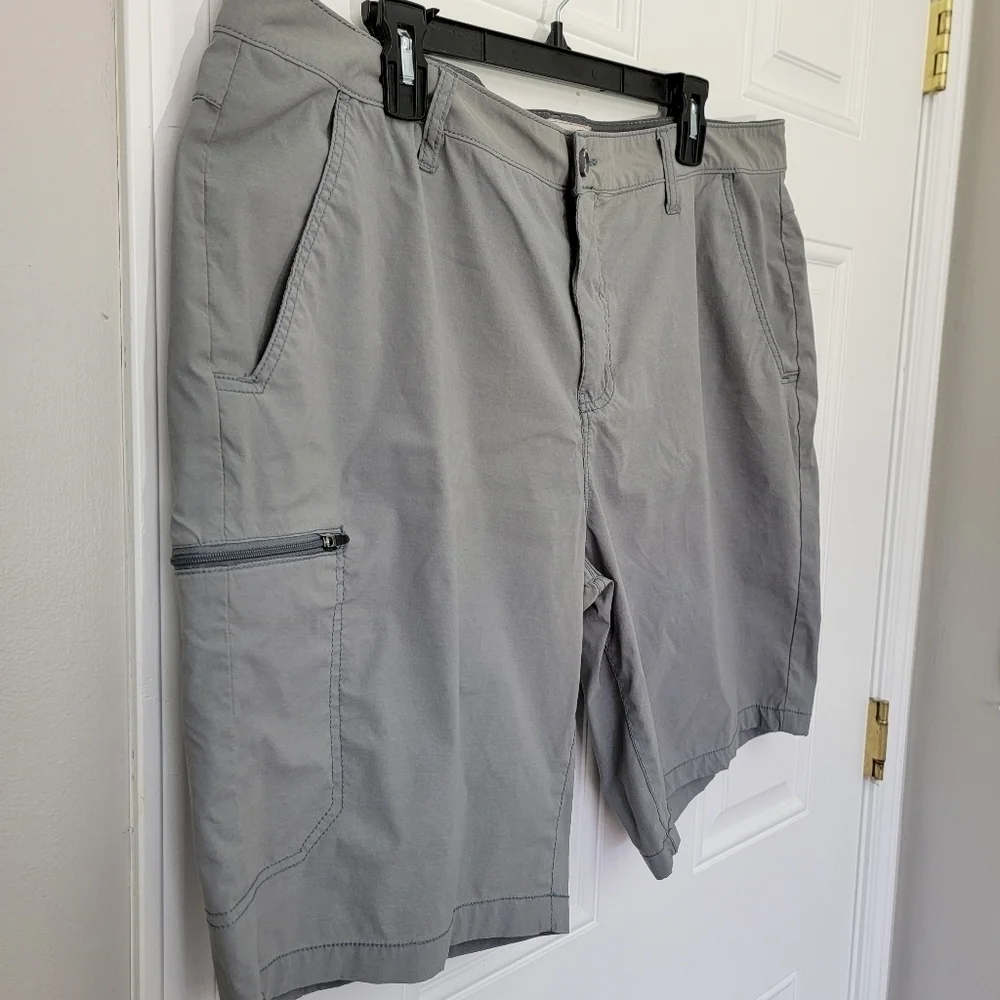 Original Weatherproof Vintage Straight Fit Mens Gray Shorts Zip Pocket Size 40 - Picture 2 of 13